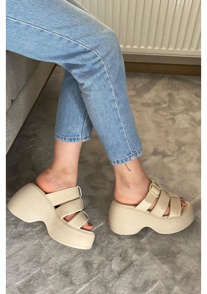 Kadın Bonti Bej Üç Biyeli Toka Detaylı Kalın Taban Ortopedik Sandalet K-3030 indirimleri