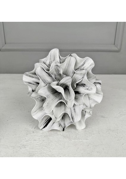 Beyaz ve Siyah Yapay Eva Lateks Çiçek, Şık ve Doğal Görünümlü Dekoratif Ürün