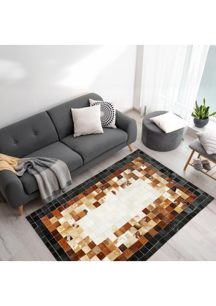 Doğal Tonlarda Siyah Kahverengi Dana Derisi Halı – El Dokuma Gerçek Deri Patchwork Giriş Halısı modelleri