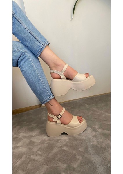 Kadın Dante Bej Tek Bantlı Kalın Taban Ortopedik Sandalet K-3010