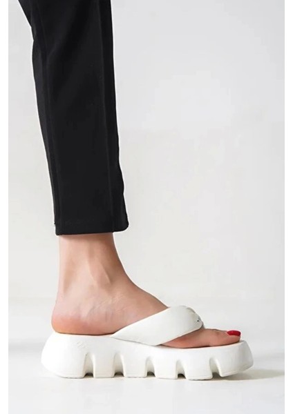 Kadın Tokyo Beyaz Kalın Tabanlı Parmak Arası Terlik fırsatları