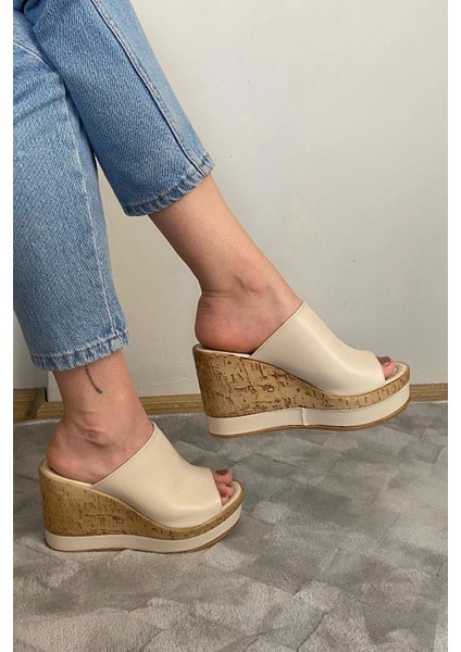 Kadın Morgan Bej Cilt 10 cm Dolgulu Mantar Taban Şerit Sargılı Terlik K-500 fiyatları