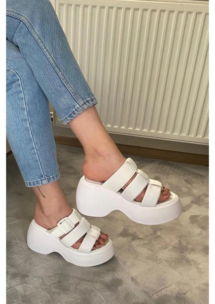 Kadın Bonti Beyaz Üç Biyeli Toka Detaylı Kalın Taban Ortopedik Sandalet K-3030