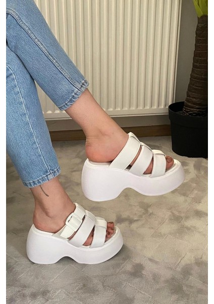 Kadın Bonti Beyaz Üç Biyeli Toka Detaylı Kalın Taban Ortopedik Sandalet K-3030 modelleri