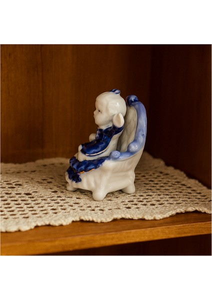 Hollanda Blue Blanc Tekniğiyle Porselen El Boyama Kız Çocuğu Biblo fırsatları