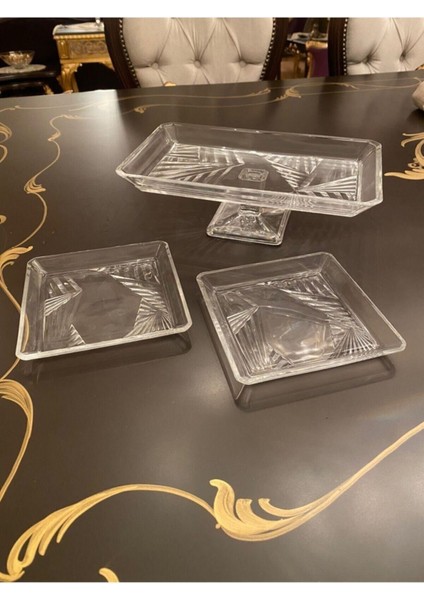 Kırmızı Madlen Crystallin 3'lü Servis Tabakları Seti, Şıklık ve Kaliteyi Bir Arada Sunar.