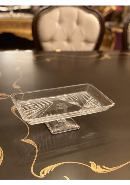 Kırmızı Madlen Crystallin 3'lü Servis Tabakları Seti, Şıklık ve Kaliteyi Bir Arada Sunar.