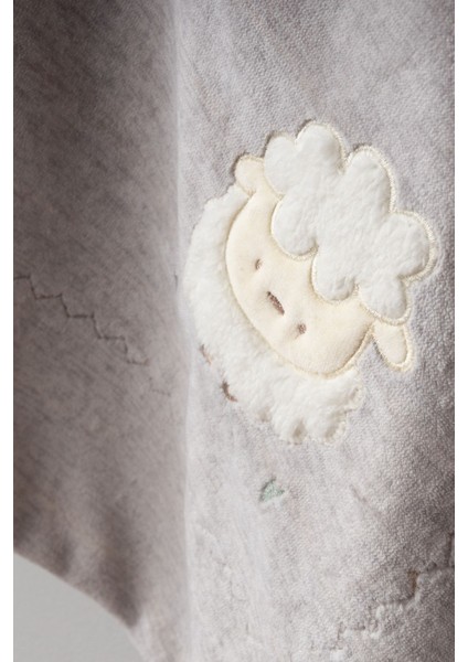 Yumuşacık Çift Katlı Kuzu Nakışlı Bebek Battaniyesi, Gri Renk, Rahat ve Şık Seçenek fiyatları