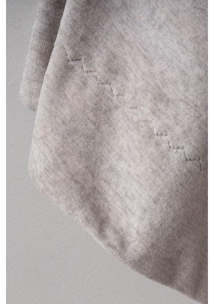 Yumuşacık Çift Katlı Kuzu Nakışlı Bebek Battaniyesi, Gri Renk, Rahat ve Şık Seçenek modelleri