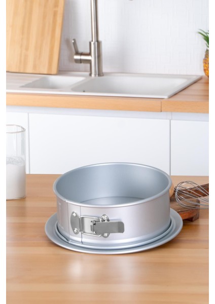 Işlevsel Yuvarlak Kek Kalıbı, 31 Cm, Gri Renk, Kolay Kullanım