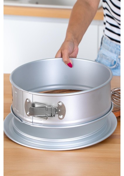 Işlevsel Yuvarlak Kek Kalıbı, 31 Cm, Gri Renk, Kolay Kullanım fiyatları