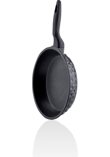 28 cm Döküm Tava Siyah, Dayanıklı ve Şık Mutfak Gereci fırsatları