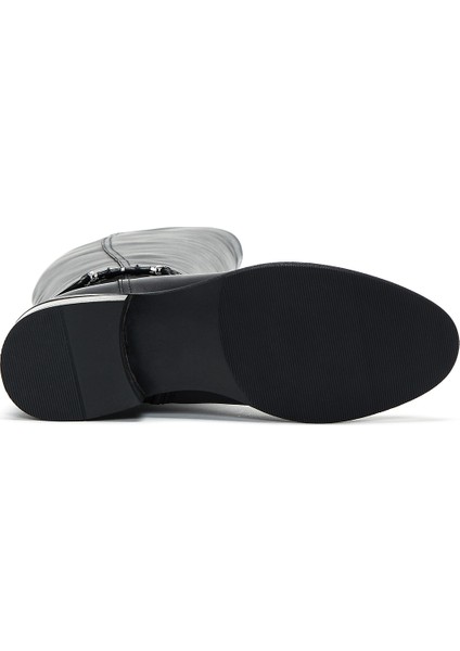 Kadın Siyah Fermuarlı Aksesuar Detaylı Deri Çizme 25WFD280618