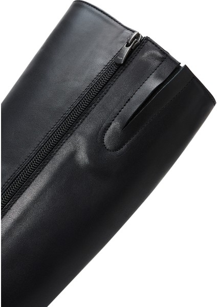 Kadın Siyah Fermuarlı Aksesuar Detaylı Deri Çizme 25WFD280618