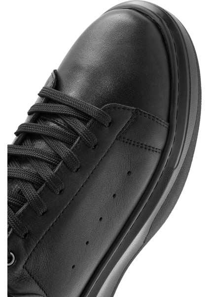 Erkek Siyah Bağcıklı Kalın Tabanlı Deri Sneaker 25WFD675318