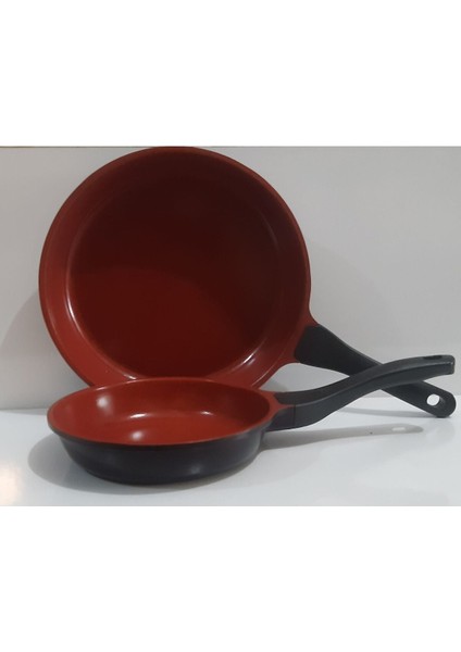 2'li ve 20-28 cm Kırmızı Renkli Seramik Tava Seti, Dayanıklı ve Şık Mutfak Gereçleri