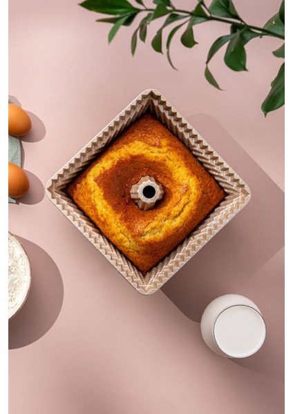 Altın Renkli Kare Kek Kalıbı, Şık ve Kullanışlı Pişirme Aracı