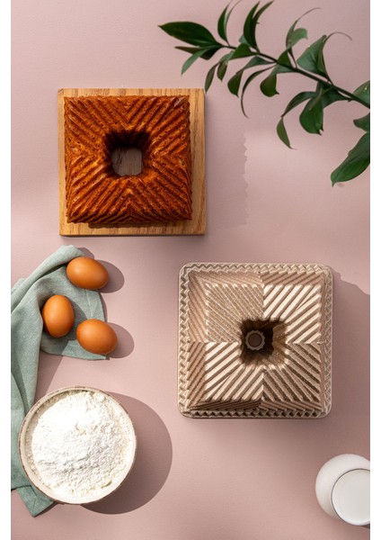 Altın Renkli Kare Kek Kalıbı, Şık ve Kullanışlı Pişirme Aracı fiyatları