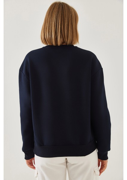 Kadın Baskılı Kalp Detaylı Bisiklet Yaka Iplik Şardonlu Sweatshirt fiyatları