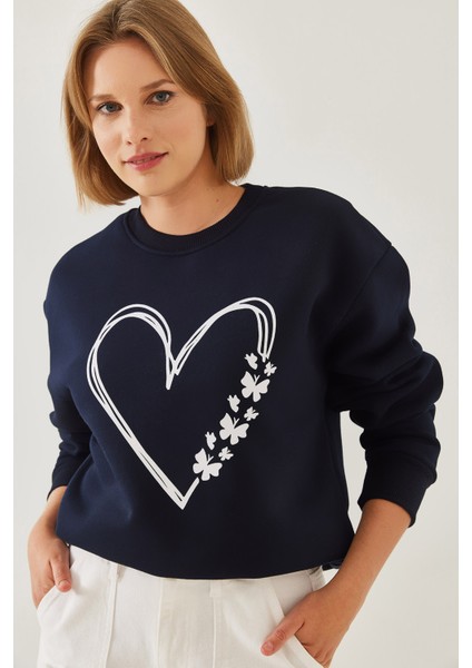 Kadın Baskılı Kalp Detaylı Bisiklet Yaka Iplik Şardonlu Sweatshirt modelleri