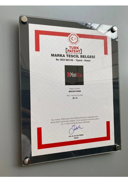 A4 Vidalı Duvar Tipi Belge Panosu | Siyah Zeminli Şeffaf Pleksi Föylük