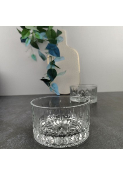 Şık ve Modern 8'li Cam Kase Seti, Şeffaf ve Beyaz Renk Seçenekleriyle. fırsatları