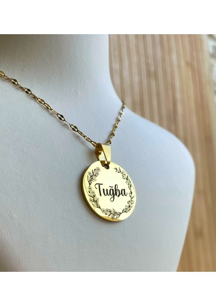 Kişiye Özel Isimli Çiçek Detaylı Gold Yuvarlak Çelik Kolye fiyatları