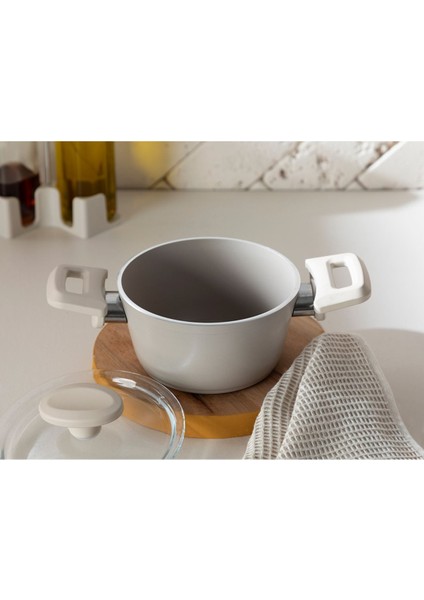 Bej Mini Alüminyum Tencere, Şık ve Hafif Mutfak Gereci fiyatları