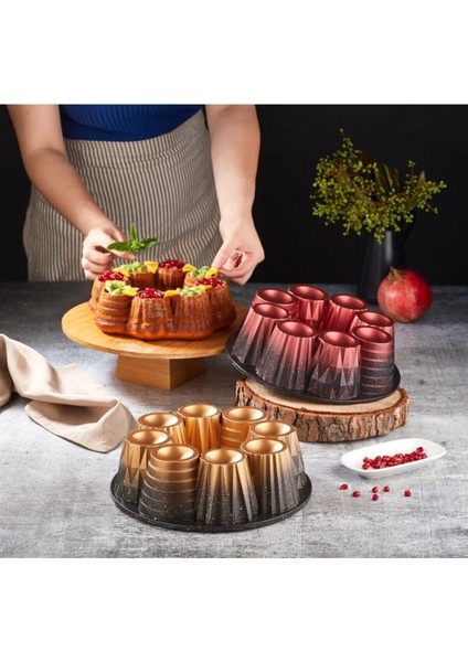 Siyah ve Altın Detaylı 26 cm Kek Kalıbı, Şık ve Kullanışlı Mutfak Gereci