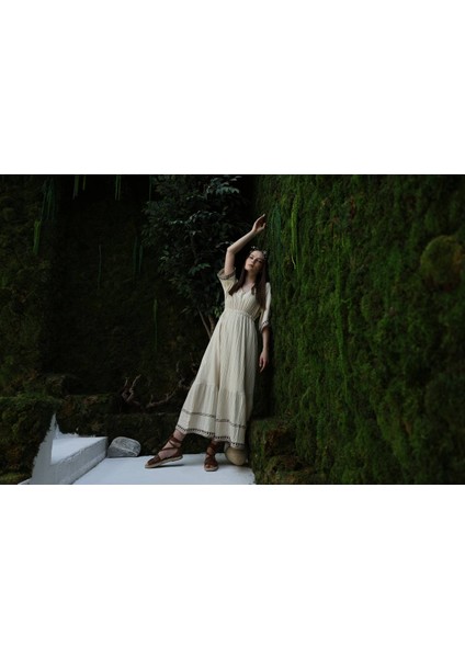 Kol ve Etek Nakışlı Elbise Taş modelleri