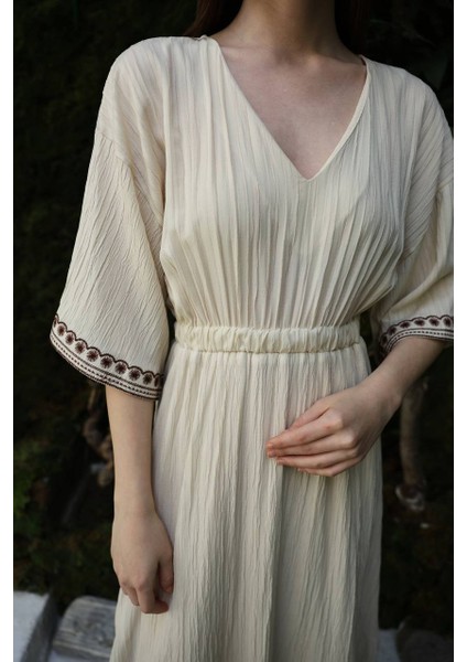 Kol ve Etek Nakışlı Elbise Taş fırsatları