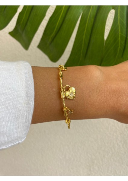 Pndr Model Açık Kalp Taşlı Zirkon Charm Ayarlamalı Gold Bileklik