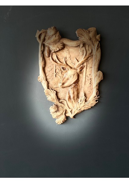 Store Ormanın Asil Bekçisi – Ahşap Oyma Geyik Duvar Tablosu | Rustik ve Doğa Temalı Dekor