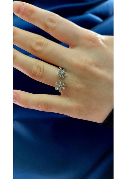 925 Ayar Gümüş Işıklı Kutuda Zirkon Taşlı Kar Tanesi 11-17 Boy Arası Ayarlanabilir Yüzük modelleri