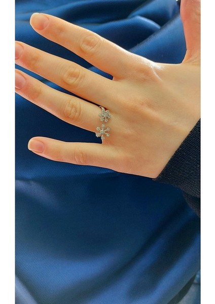 925 Ayar Gümüş Işıklı Kutuda Zirkon Taşlı Kar Tanesi 11-17 Boy Arası Ayarlanabilir Yüzük fırsatları