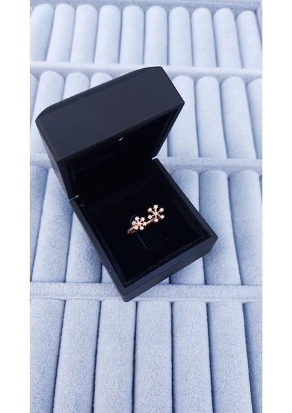 925 Ayar Gümüş Işıklı Kutuda Zirkon Taşlı Kar Tanesi 11-17 Boy Arası Ayarlanabilir Yüzük fiyatları