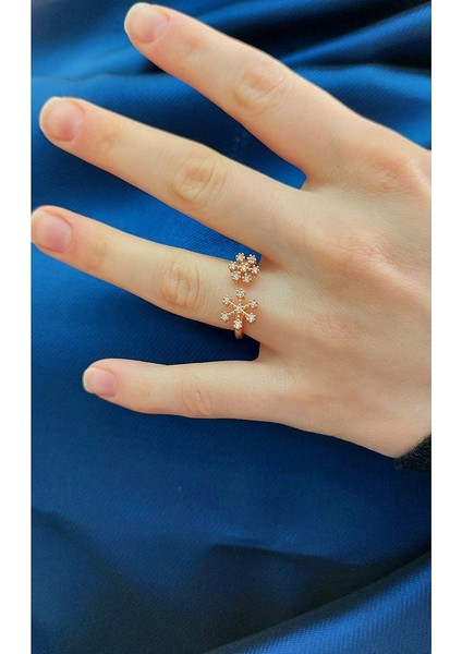 925 Ayar Gümüş Işıklı Kutuda Zirkon Taşlı Kar Tanesi 11-17 Boy Arası Ayarlanabilir Yüzük fırsatları