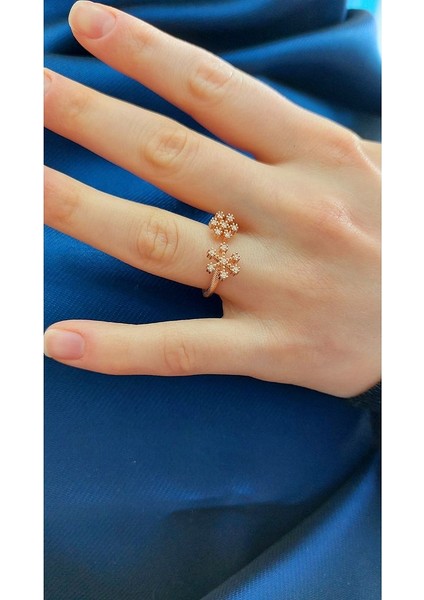 925 Ayar Gümüş Işıklı Kutuda Zirkon Taşlı Kar Tanesi 11-17 Boy Arası Ayarlanabilir Yüzük indirimleri