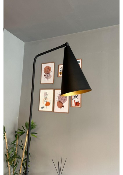 Modern Siyah Metal Zemin Lambası, Hareketli ve Şık Dekoratif Aydınlatma.