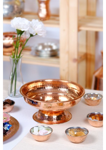 Bakır Ayaklı Meyve ve Kurabiye Tabağı, Şık ve Zarif Tasarım