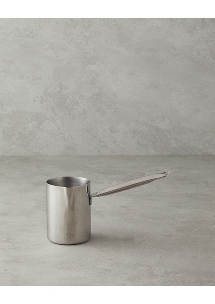 Şık ve Dayanıklı 750 ml Çelik Cezve, Zarif Tasarımıyla Mutfakların Vazgeçilmezi