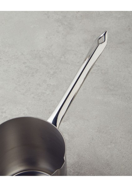 Şık ve Dayanıklı 750 ml Çelik Cezve, Zarif Tasarımıyla Mutfakların Vazgeçilmezi fırsatları