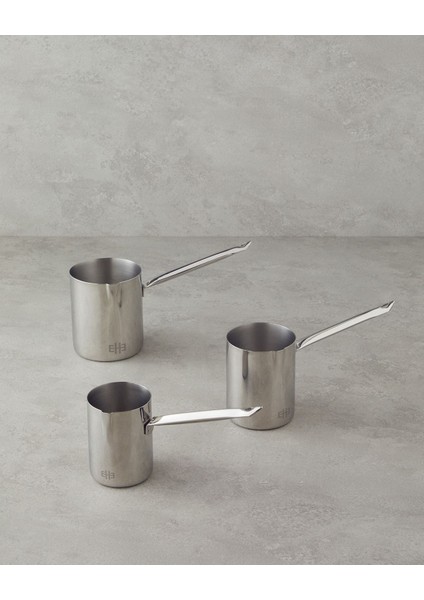 Şık ve Dayanıklı 750 ml Çelik Cezve, Zarif Tasarımıyla Mutfakların Vazgeçilmezi indirimleri