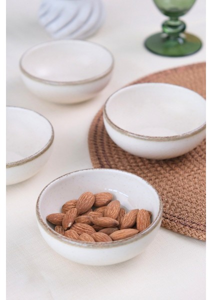 Bej 4'lü 10CM Modern Kase Takımı, Şık ve Kullanışlı Ev Dekoru.