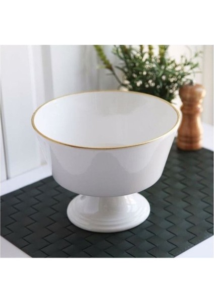 Beyaz ve Gold Detaylı Seramik Ayaklı Meyvelik, Şık ve Zarif Tasarım.