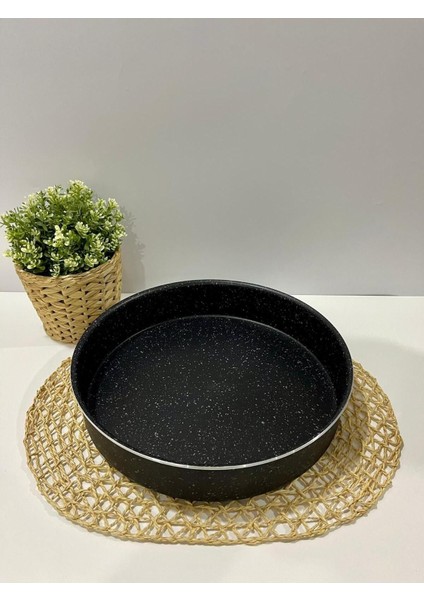 32 cm Siyah Tepsi, Şık ve Kullanışlı Mutfak Aksesuarı