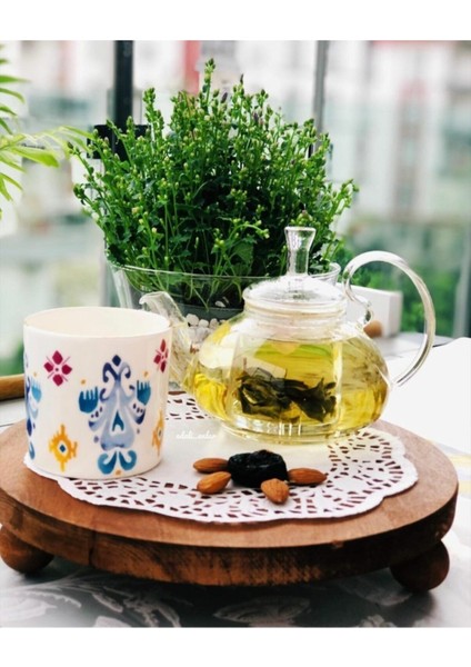 Ahşap Ayaklı Sunumluk, Şık ve Doğal Ceviz Rengi, Zarif Tasarım