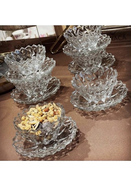 Güzel Gri Kristal Tabaklı Çerezlik, Şık ve Zarif Sunumlar Için Ideal.