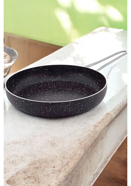 Yapışmaz 22 cm Granit Tava, Dayanıklı ve Şık Mutfak Gereci