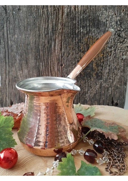 Bakır Kahve Cezvesi No 3, Şık ve Dayanıklı Metal Tasarım, Lezzetli Kahve Için Ideal.